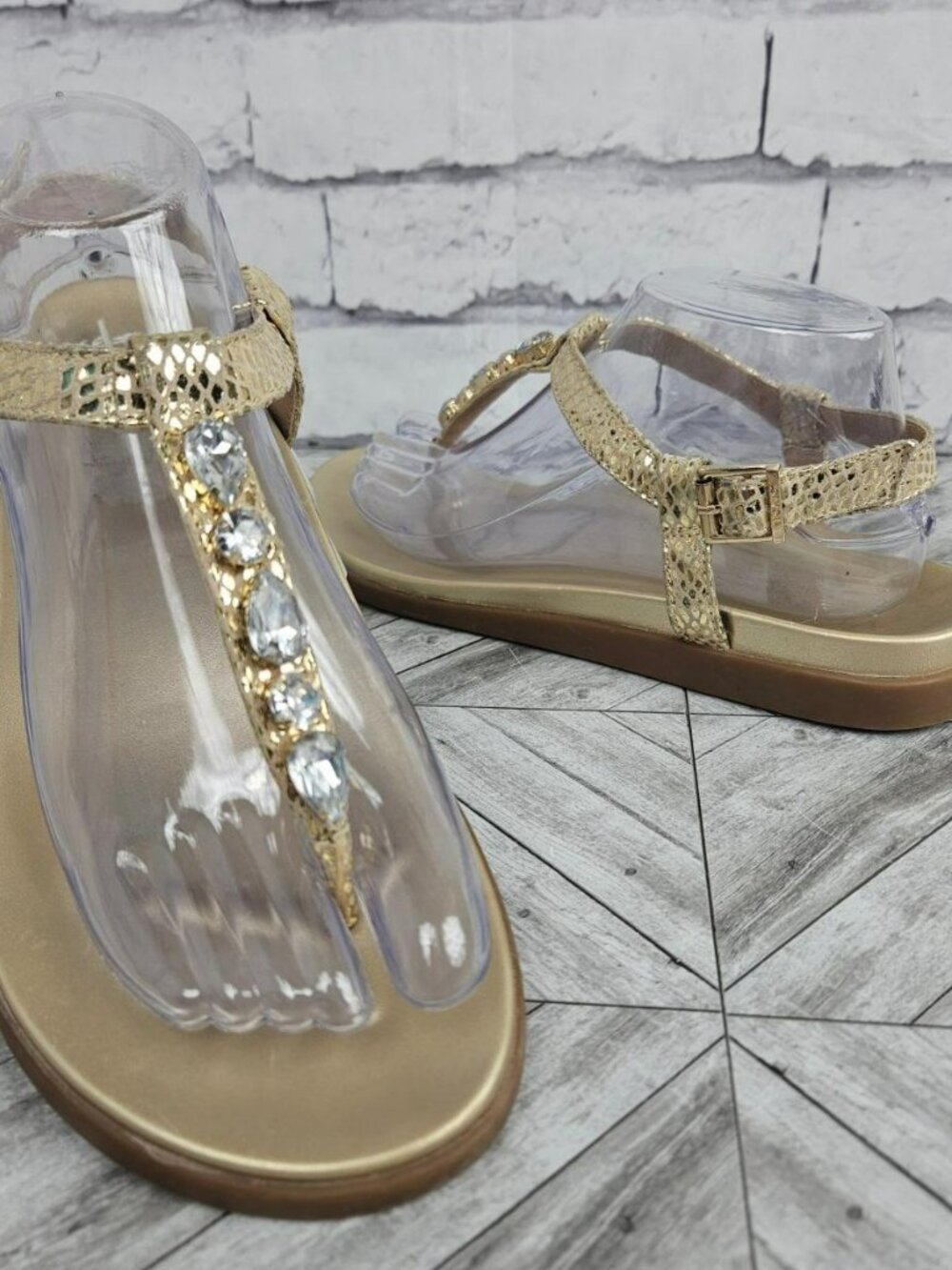 Vionic Gold T-Strap Sandals Rhinestone Accents Womens 8.5M Bling Glamour Flats